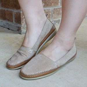 The FLEXX Leather Flat